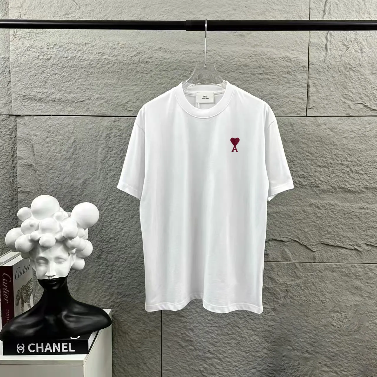 P85, Ami counter Same Style round neck short-sleeved T-shirt customized cotton fabric! Designed with brand logo leather tag! Strong three-dimensional effect! The overall highly breathable and soft texture is more prominent, and the full cotton texture induces extreme comfort. A must-have item for Premium people, complete with original accessories and accessories! Same Style for men and women! Color: Black White Size: S-xx L